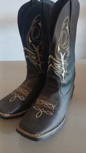 Vendo texana feminina número 39 usada só uma vez