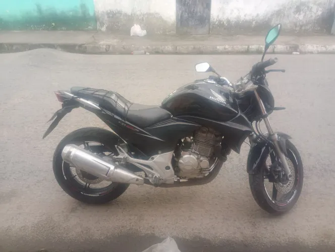 Cb 300 2010 11k motor zero toda filé dois penel zero pronta pra usar