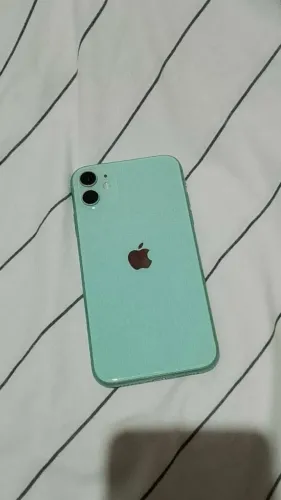 iPhone 11 64gb (+ cartão de memória de 64gb)