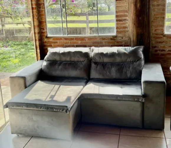 Sofá retrátil com menos de 1 ano de uso