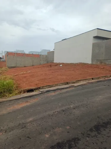 Terreno 200m2 em Estiva Gerbi SP