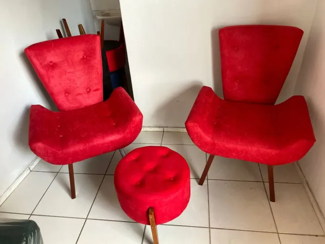 Duas cadeira por 300 chama no chat e cada cadeira saí por 150