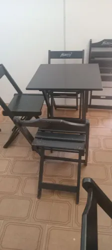 Mesa e cadeira para bar