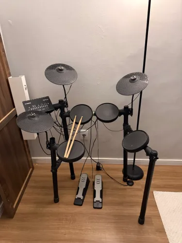 Yamaha DTX 402K Bateria Eletrônica