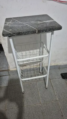 Vendo fruteira de aço com pedra de mármore 100,00 no dinheiro semi nova vender logo 