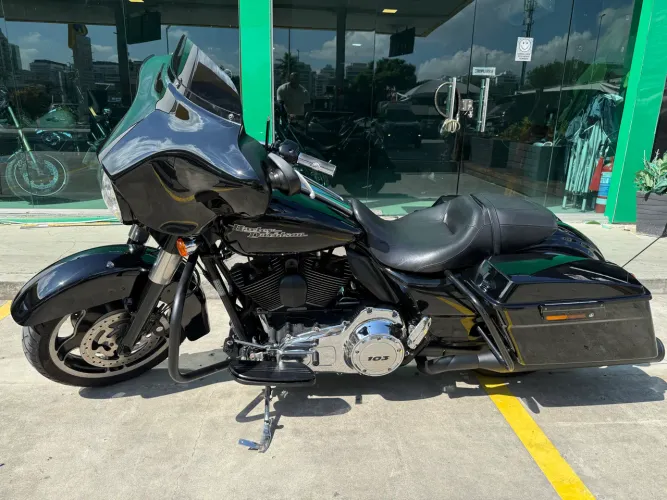 Harley Davidson Street Glide 2012 ótimo estado e baixa km