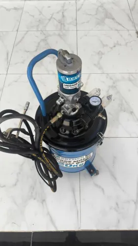 Vendo bomba pneumática graxeira nova 