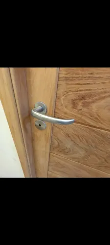 Instalação de portas/ Marcenaria