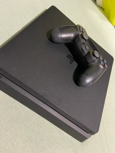 Vende-se ps4 slim 