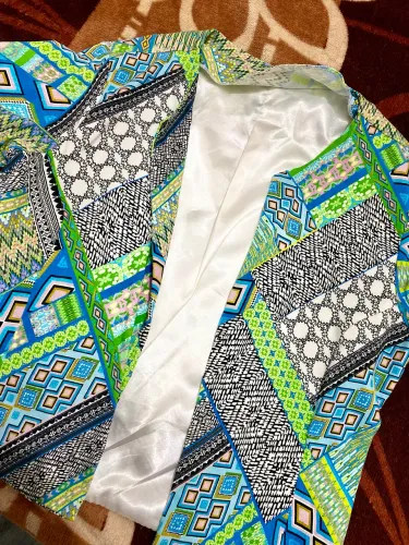 Blusinha verde com detalhes