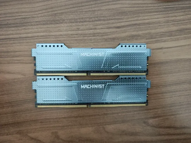 Memórias DDR4 16 GB (2x8 GB)