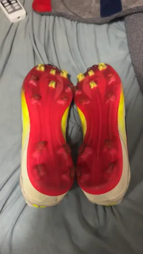 Chuteira adidas f50