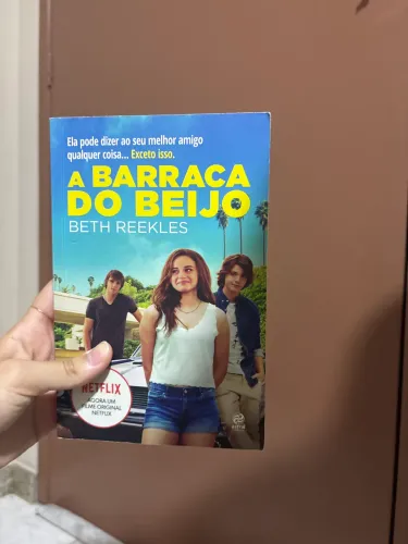 Livro "A barraca do beijo" de Beth Reekles