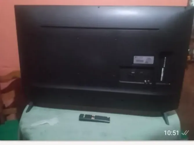 Vende-se essa TV 350.00 ela tá pegando só de um lado