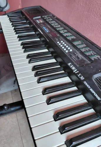 Teclado Kawai X30 pouco tempo de uso 350,00