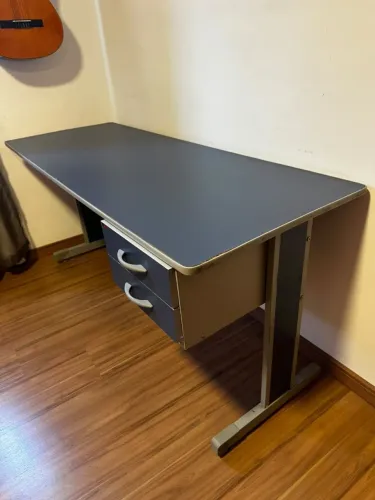 Mesa / Escrivaninha de Escritório com 2 Gavetas - Ótimo Estado!