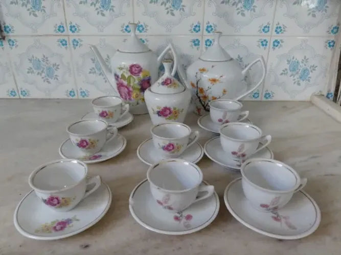 Lote Desapego Antigas Porcelana Pozzani(Jundiaí)- 2 bules, açucareiro e xícaras