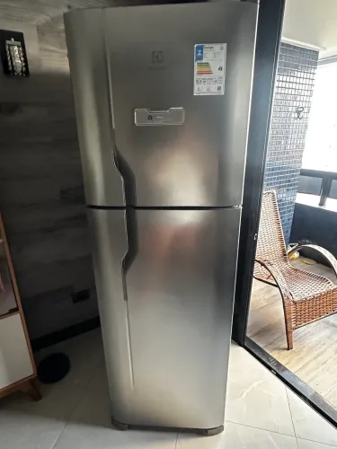 Geladeira 220 V Eletrolux