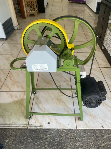 Vendo moedor de cana. Dois meses de uso