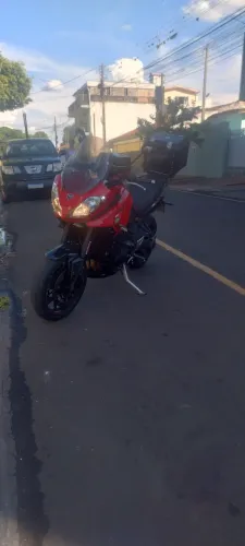 Vendo ou troco por carro menor ou mesmo valor dos pneus novos moto revisada tudo em dia