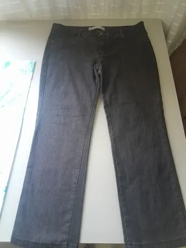 Calça Preta, cintura baixa e corte reto