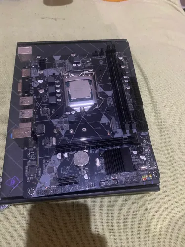 Kit i3-8100 + H310M-T + Espelho Traseiro - Funcionando Perfeitamente