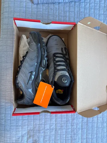 NIKE AIR MAX PLUS TN