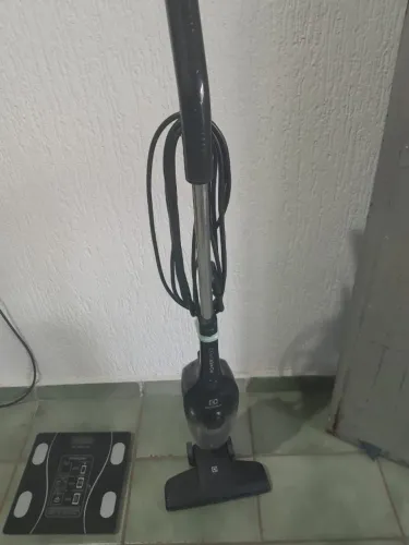 Aspirador de Pó Vertical Electrolux Powerspeed 1100W (220V)