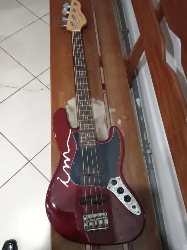 Baixo 4 cordas Giannini