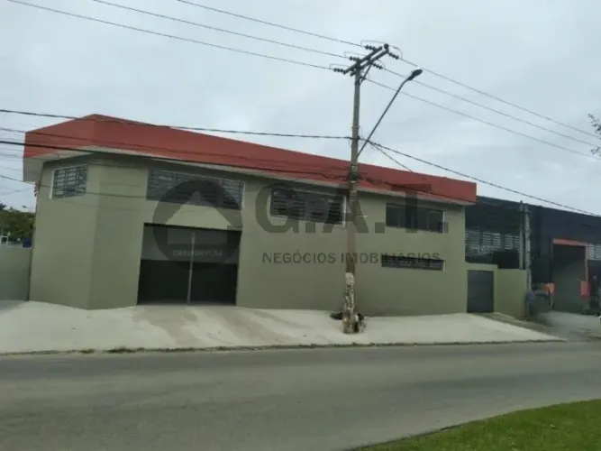 Galpão Comercial à Venda em Sorocaba-SP, Bairro Jardim Leocádia - 3 Banheiros e 327,74m² d