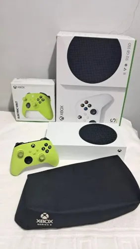 Xbox series s512gb muito conservado com caixa +Capa [Único dono] e controle bem conservado