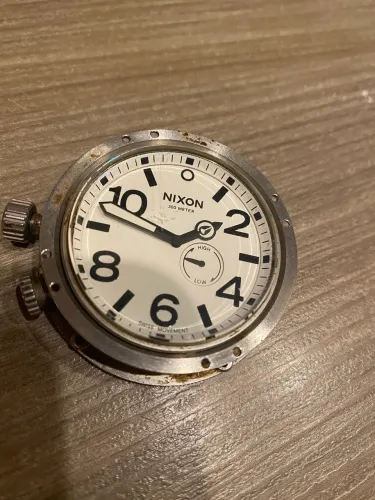 Relógio Nixon Swiss movement original para restauração ou peças