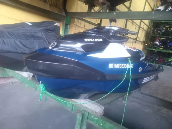 Jet ski