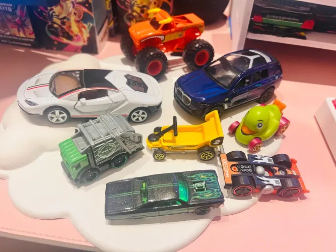Lote de carrinhos hotweels e outros 