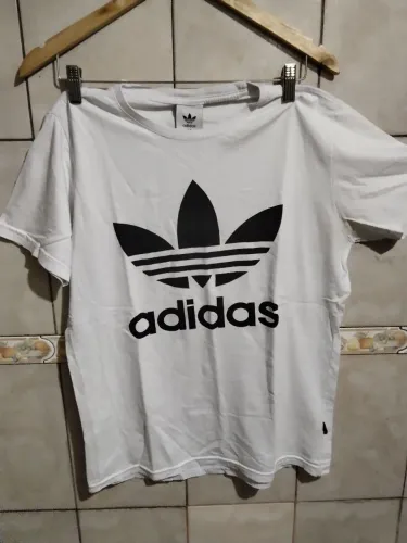 Camiseta Adidas unissex
