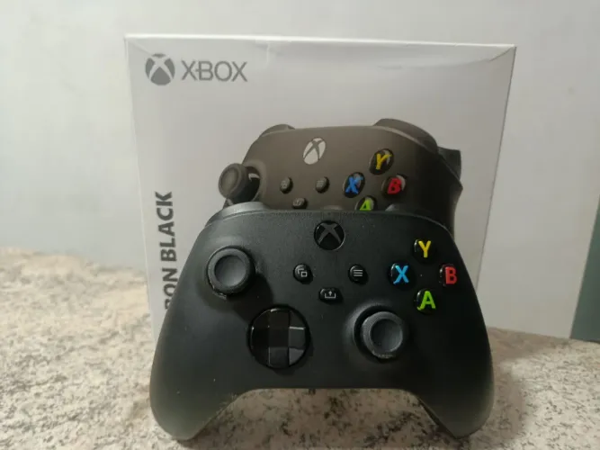 CONTROLE XBOX SÉRIES S/X ONE PRETO-PEQUENO DEFEITO