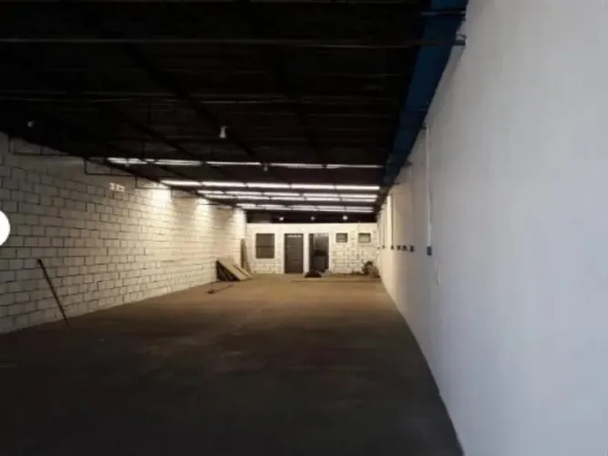 Barracão comercial à venda no bairro Vila Santa Rita, em Sorocaba-SP.