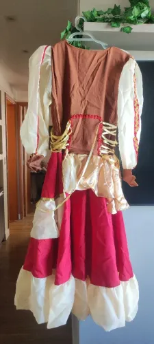 Vestido para festa junina, usada apenas uma vez, tamanho até adultas 