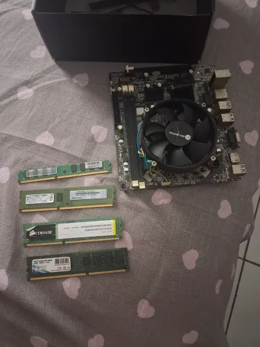 Placa mãe sem bateria e 4 pentes de 4gb de ram