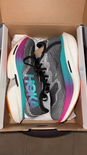 Tênis HOKA Cielo X1