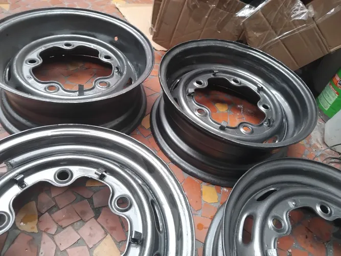 Rodas Fusca aro 15 meia tala muito novas..