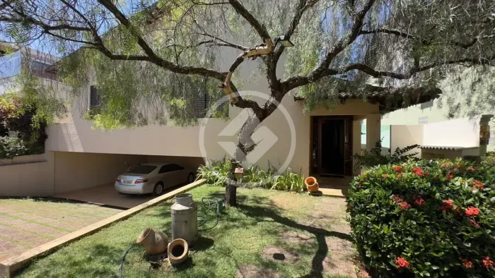 Casa térrea de alto padrão com 3 suítes à venda no Jardins Viena em Aparecida de Goiânia-G