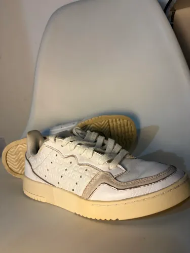 Tênis Adidas Supercourt