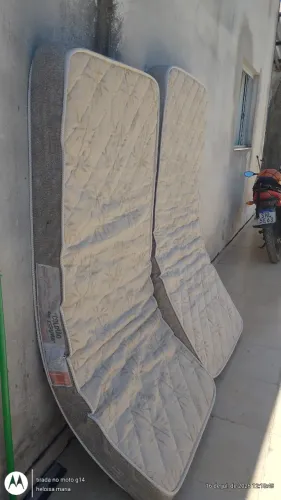 2 Camas e 2colchão solteiro