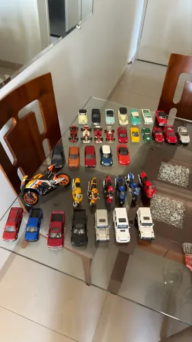 Miniaturas de Carros Motos e Agrícolas