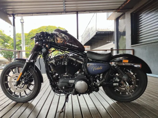 HARLEY DAVIDSON 883R 
