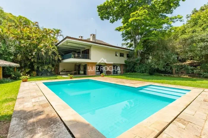 Casa em Condomínio de Alto Padrão com 6 Quartos (2 Suítes) à Venda, 721 m² por R$ 5.300.00