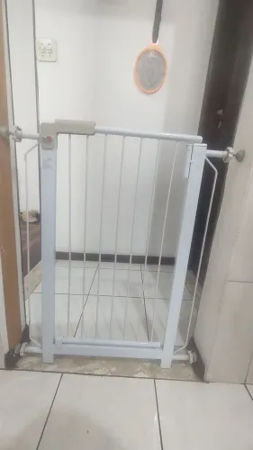 Portão de segurança retrátil para crianças e animais