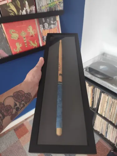 Quadro com baqueta autografada pelo Dave Lombardo (ex baterista do Slayer)