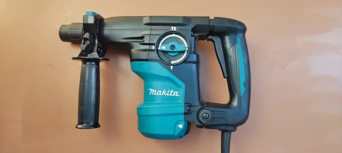 Martelete Combinado Makita HR3001C